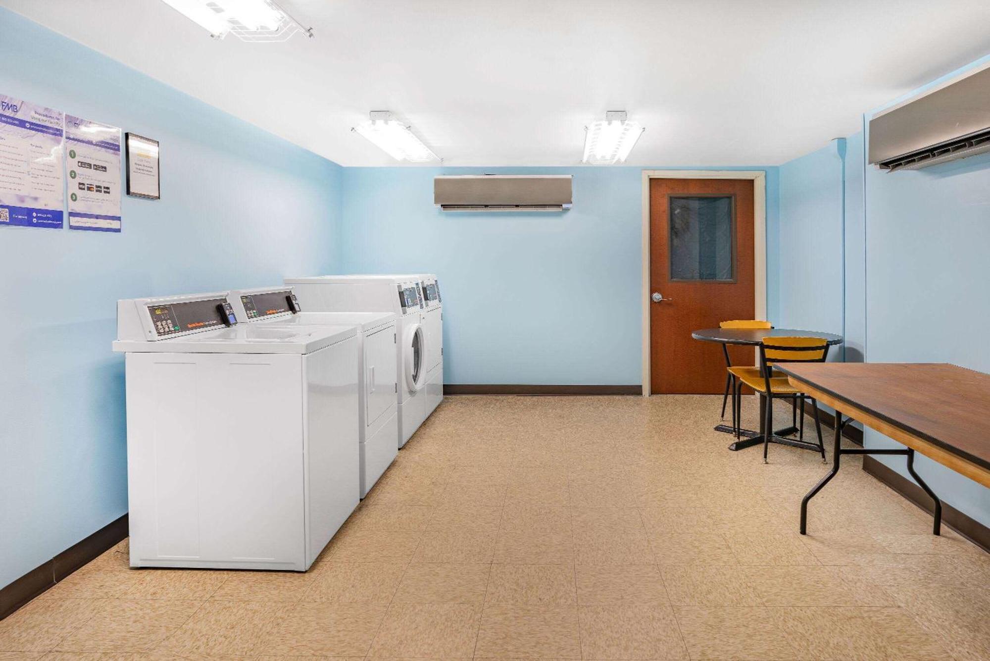 ซูเปอร์ 8 บาย วินด์แฮม เมานต์ลอเรล Hotel เมาท์ลอเรล ภายนอก รูปภาพ